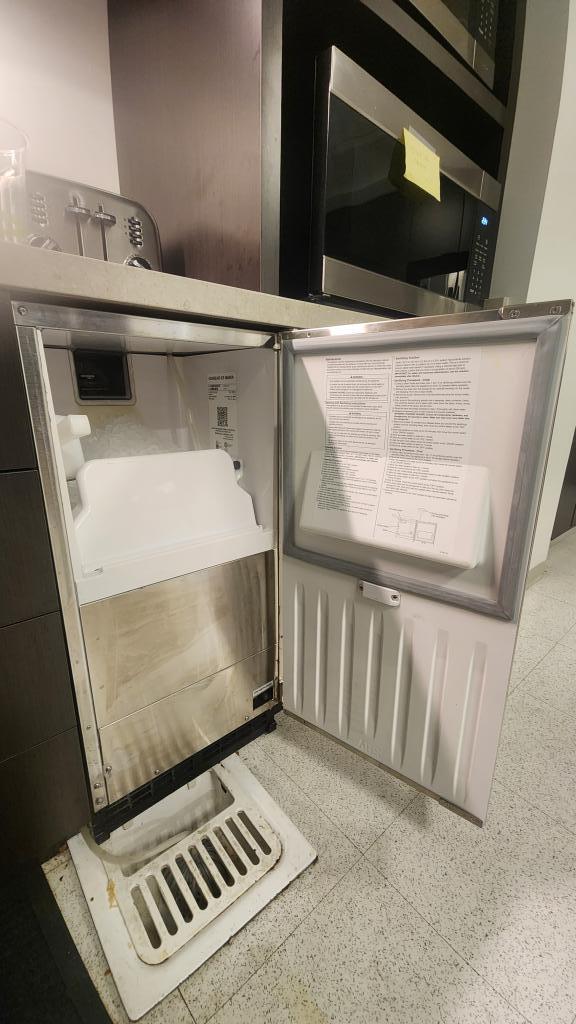 Icemaker repair installation service Commercial Icemaker repair 5 Signs Your Commercial Icemaker Needs Repair and How to Address Them